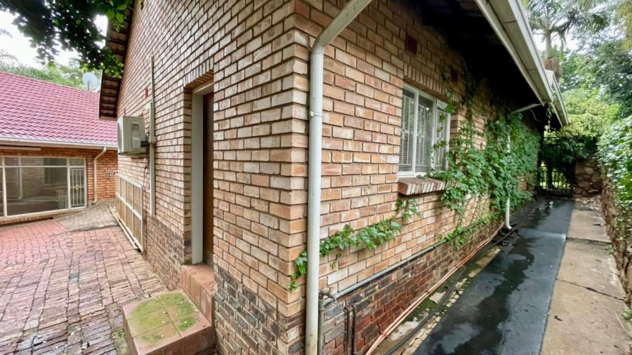 5 Bedroom Property for Sale in Safari Gardens North West